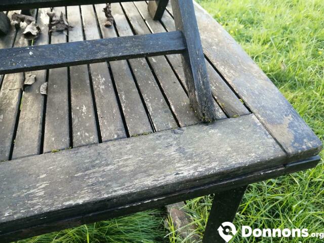 Table d'extérieur +chaises en bois