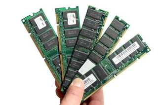 Une dizaine de barrettes de RAM