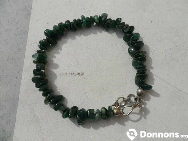 Bracelet en pierres vertes