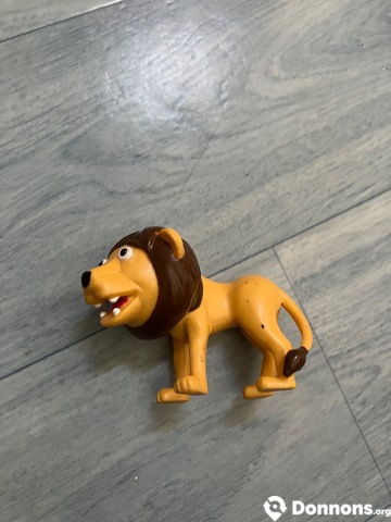 Petit lion en plastique