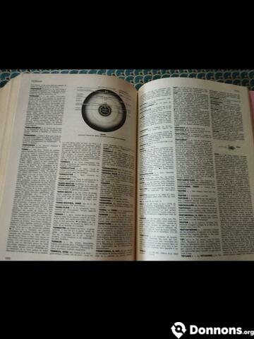 Dictionnaire le petit Larousse illustré 1982