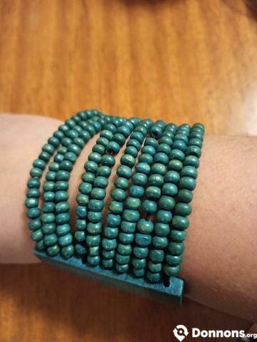 Bracelet élastique en perles de bois bleues