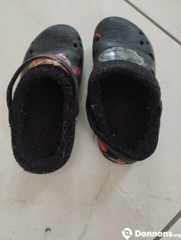 Chaussons type crocs cars pointure 30