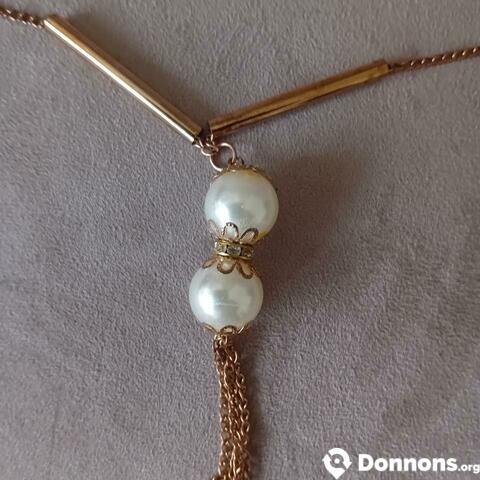 Collier fantaisie avec 2 perles blanches