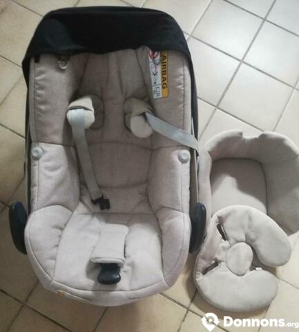2 sièges auto "Bébé confort" sans leur socle