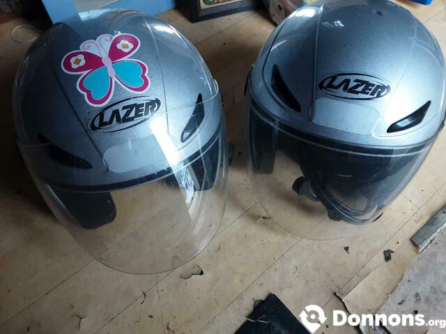 2 casques moto