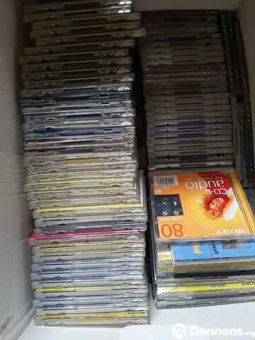 Lot de 130 boitiers de CD et DVD