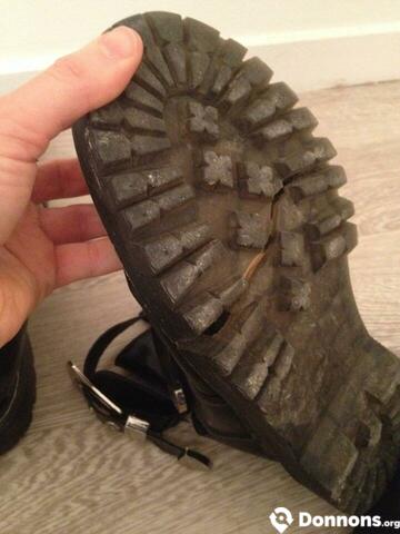 Chaussures type Doc Martens à bride - A réparer