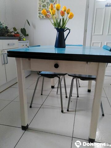 Table formica bleu