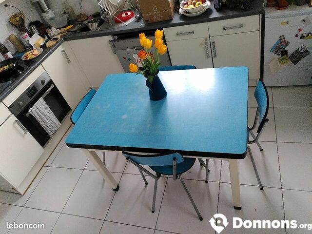 Table formica bleu