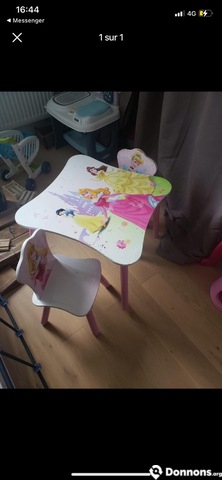 Table + 2 chaises « Princesses »