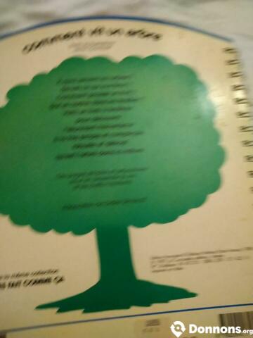 Livre cartonné comment vit un arbre