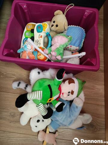 Lot jouets peluches mobile musical