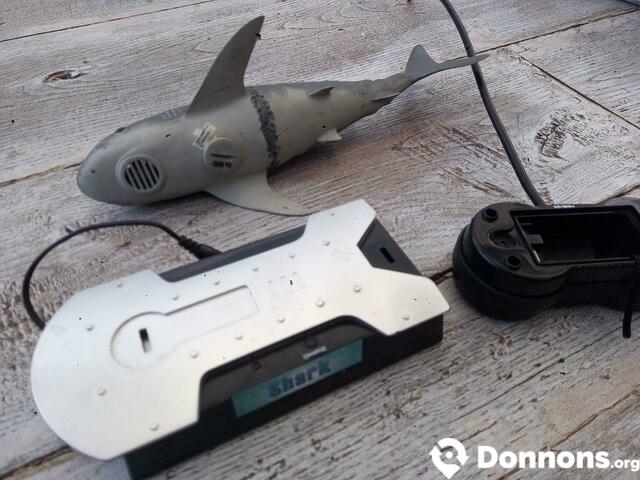 Requin télécommande chargeur cassés