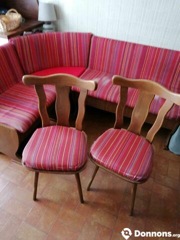 Banquette coffre avec chaises et table