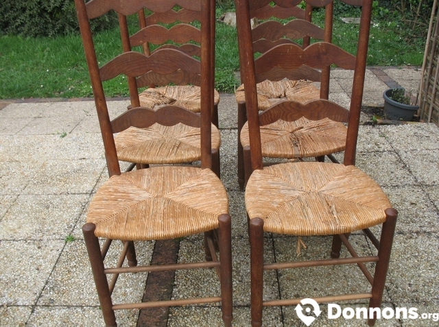 Lot 6 chaises en bois à rénover