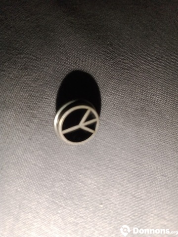 Mini pin's Peace and love noir neuf