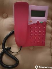 Téléphone fixe de couleur rose