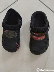Chaussons type crocs cars pointure 30