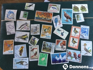 Divers lots de 30 timbres oiseaux du monde
