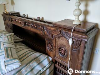 Tête de lit en bois travaillé style breton