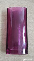 Vase en verre violet (H 18 x l 8 cm)