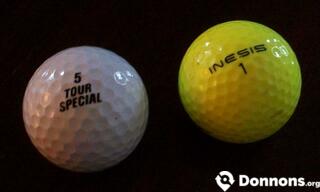 2 balles de golf 1 blanche 1 jaune