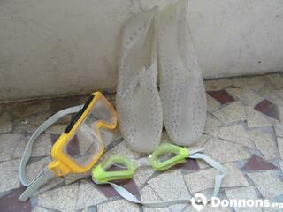 Accessoires plage: chaussures plastique, masques
