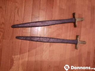 2 épées en bois