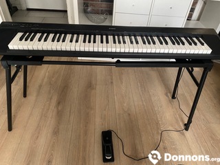 Clavier yamaha + support + pedale + housse