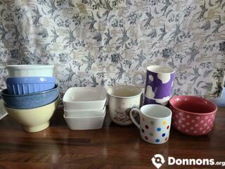 Vaisselle : ramequins, petites tasses et bols
