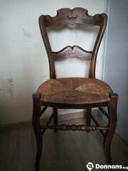2 chaises anciennes en bois, assise en paille
