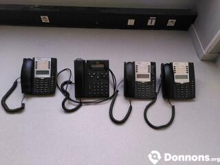 4 téléphones fixes
