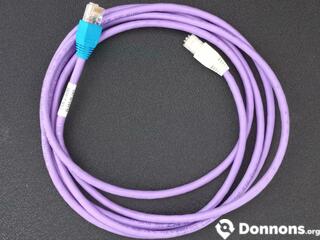 Câble Ethernet mauve 2,5 mètres
