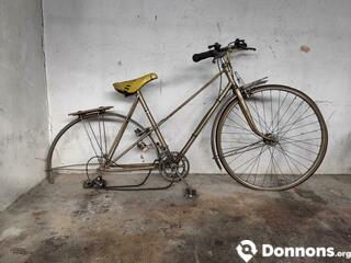 Vélo ancien à restaurer