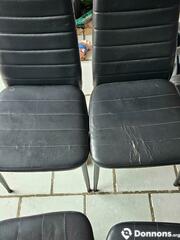 3 chaises justes assise abimee