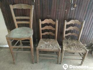3 anciennes chaises à restaurer