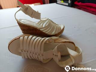 Chaussures ouvertes P. 35 blanches