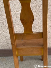 Chaise en bois massif (pin)