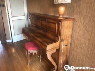 Piano ancien "style saloon"