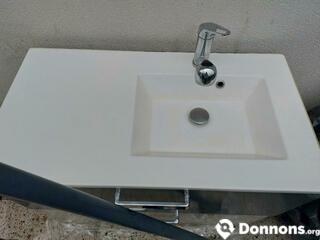 Plateau meuble salle de bains avec robinetterie
