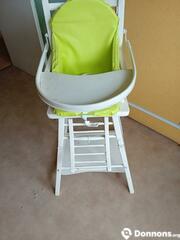 Chaise en bois bébé avec coussin