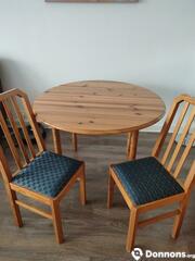 Photo Table + 2 chaises en pin