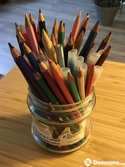 Crayons de couleur et feutres