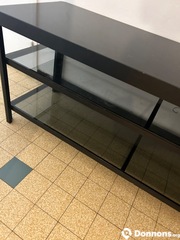 Table basse noire en verre