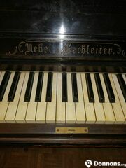 Piano droit Uebel & Lechleiter