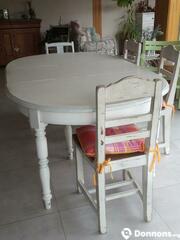Table de salle à manger ovale, merisier, peinte