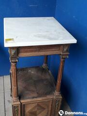 Photo Petite Table ancienne hauteur 90 cm