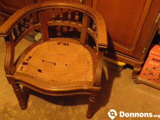 Ancien fauteuil de bureau en bois