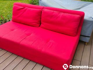 Canapé rouge en tissu